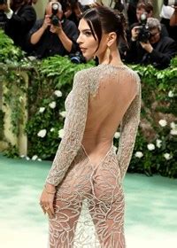 Emily Ratajkowski Puts Her Nude Tits And Ass On Display At The Met Gala