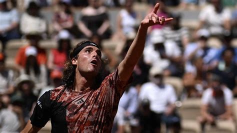 Stefanos Tsitsipas Sigue Avanzando En Roland Garros Atp Tour Tennis