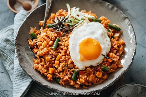 Easy Kimchi Fried Rice Kimchi Bokkeumbap Omnivore S Cookbook