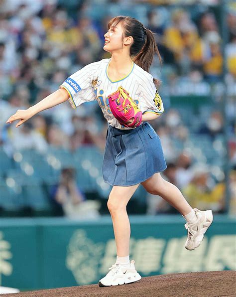 【阪神】nmb48・川上千尋が始球式 ノーバン投球ならずも「勝利の女神になれたら」 スポーツ報知