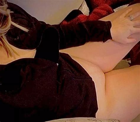 Netflix And Chill Nudes Weddingringsshowing Nude Pics Org