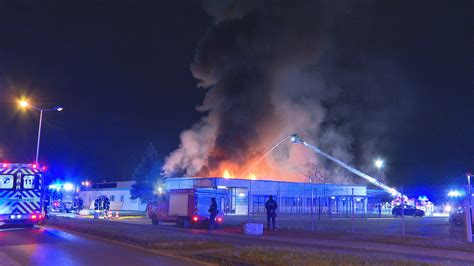 Nonstopnews Maschinenbrand Breitet Sich Auf Gesamte Firma Aus