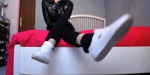 Piedini Sudati Porn Video Tnaflix