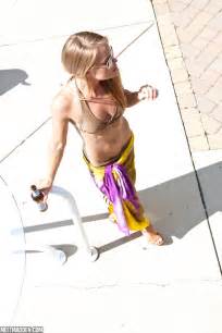 Bikini Clad Amateur Model Madden In Glasses Showing Wet Ass In The Pool Porn Pictures XXX