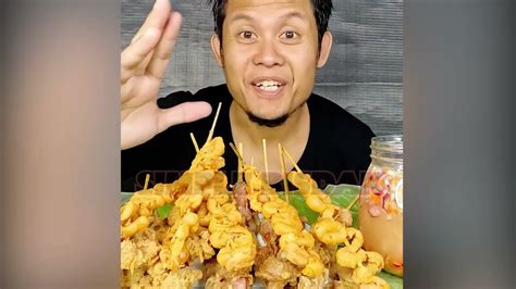 STREET FOOD CRISPY ISAW BALUNBALUNAN CHICKEN SKIN AND BUCHI THIS