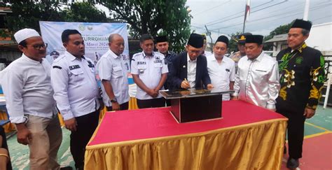 Pj Bupati Bekasi Dani Ramdan Letakan Batu Pertama Pembangunan Madrasah