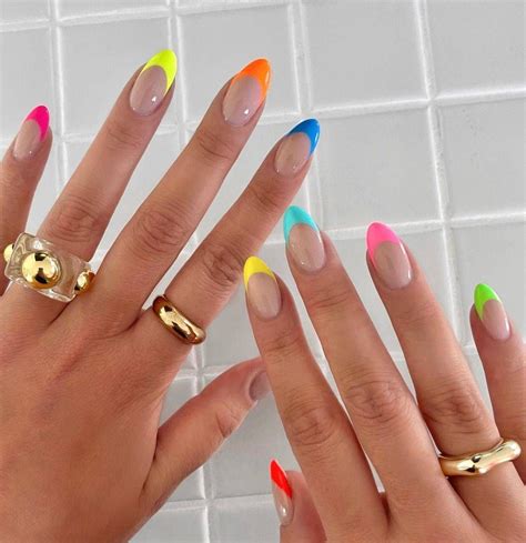 Uñas francesas originales 35 ideas bonitas en tendencia este 2024