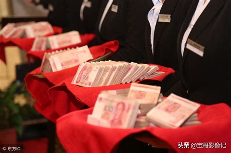 有钱的单位开年会、发奖金，老板员工喜笑颜开，年终奖在路上年终奖年会员工新浪新闻