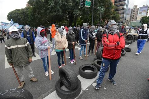 La Policía Desalojó El Piquete De Los Encapuchados K Que Cortaron La 9