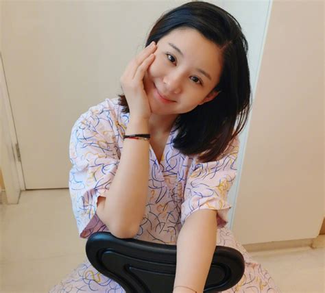 36岁李小萌晒演出照！二胎产后半年恢复好身材，俩儿子都酷似王雷腾讯新闻