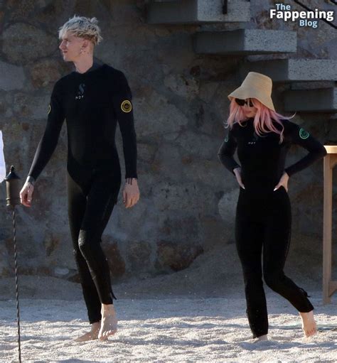 Megan Fox Shows Off Her Sexy Tits In A Pink Bikini In Mexico Photos Onlyfans Leaked Nudes