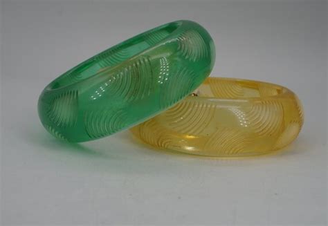 Retro Carved Lucite Bangle Pair Retro Bracelets Gem