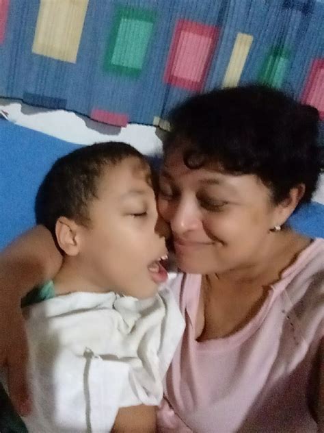 M E Busca Ajuda Para Filho Que Nasceu Paralisia Cerebral Por