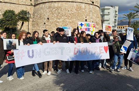 Energas Manfredonia Sfila Contro L Impianto Gpl Al Corteo Anche Il