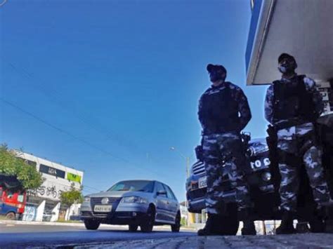 Polícia Militar fiscaliza cumprimento de decreto no fim de semana em