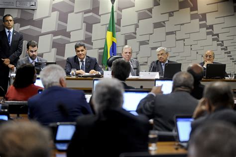 Em votação apertada senadores rasgam a CLT em Comissão CSB