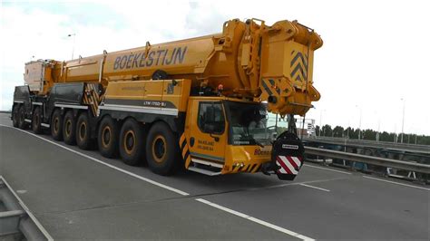 Autokraan Liebherr LTM 1750 9 1 Gaat Bij RSC Rotterdam De Snelweg Op