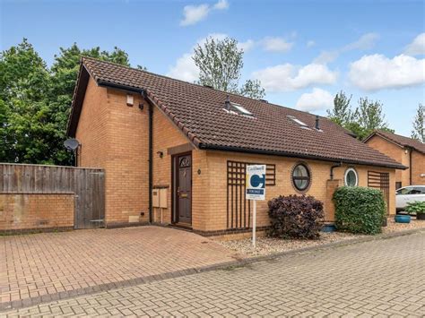 3 Bed Semi Detached House For Sale In Edmund Court Shenley Church End