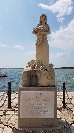 Statua Di Manuela Arcuri Porto Cesareo Aggiornato Tutto