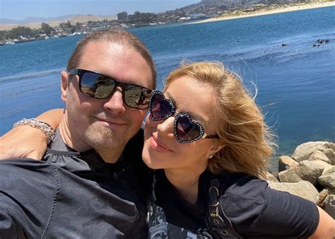 in and out burger owner net worth