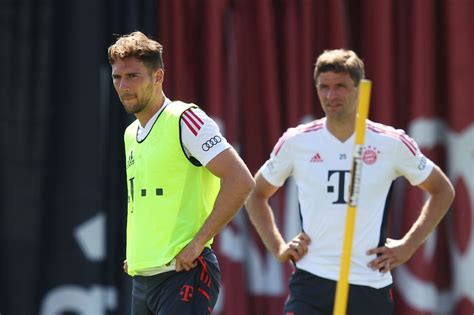 Bayern Munichs Leon Goretzka Hits S Bener Stra E For A Workout