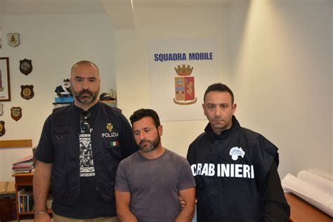 La Polizia Di Stato E Larma Dei Carabinieri Hanno Eseguito Due Ordini