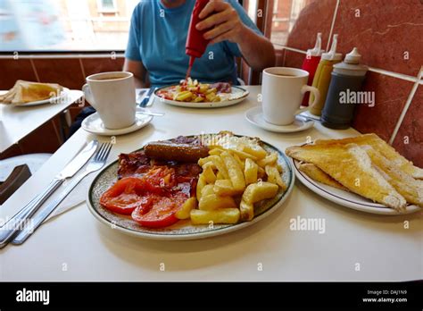 Greasy spoon breakfast hi-res stock photography and images - Alamy