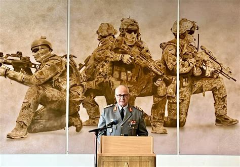 General Eberhard Zorn On Twitter Vor Den Toren Der Kaserne Des