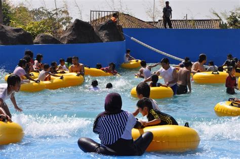 Sangkan Resort Aqua Park Merupakan Taman Rekreasi Air Terbesar