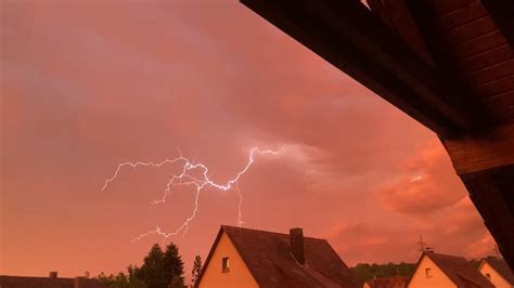 Starkes Gewitter Mit Shelf Cloud Und Positiven Erdblitzen Am