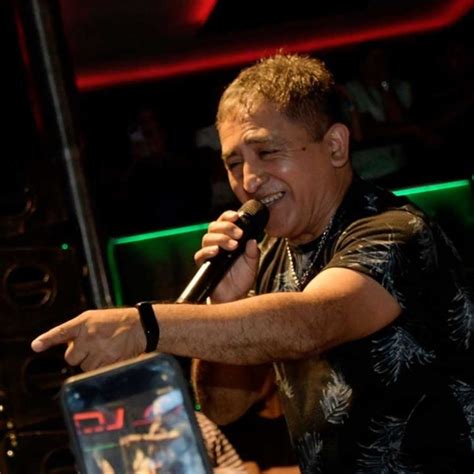 Murió Huguito Flores reconocido cantante santiagueño de la movida