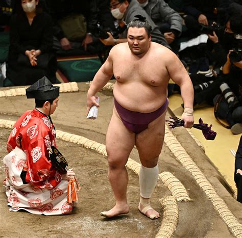 大関経験者の朝乃山が昨年夏場所以来の初日から3連勝「うまく左が入った」湘南乃海を寄り切り 大相撲写真ニュース 日刊スポーツ