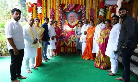 Khammam Leaders Pay Homage To Nama Varalakshmi