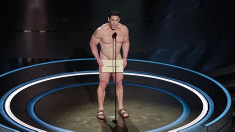 Oscars 2024 pourquoi John Cena est il apparu nu sur scène