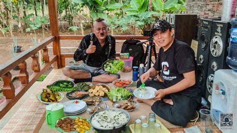 Nikmat Nasi Liwet Pemadam Kelaparan Bareng Artis Ibu Kota Yang