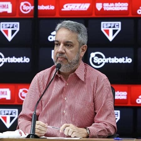 São paulo Patrocínio inferior ao Corinthians e menção a Leila Pereira