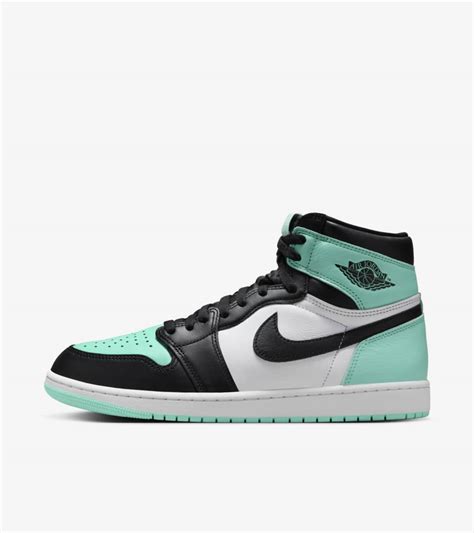 Air Jordan 1 High OG 'Green Glow' (DZ5485-130) release date. Nike SNKRS