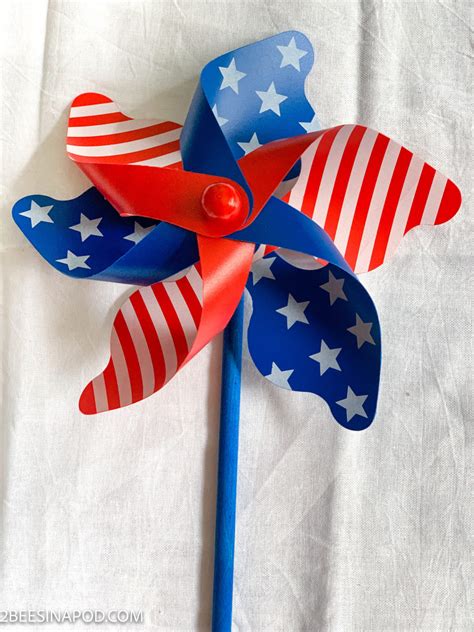 Easy Patriotic Pinwheel Wreath 2 Bees In A Pod