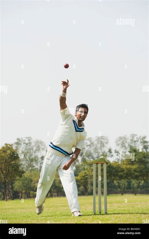 Cricket bowler hi-res stock photography and images - Alamy