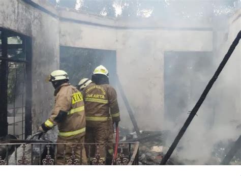 Kebakaran Seorang Penghuni Rumah Dua Lantai Di Cilandak Tewas