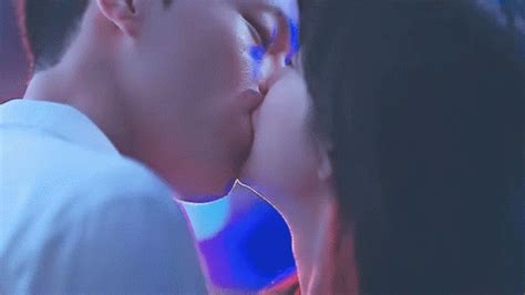 Kiss Hot Kiss Kiss Hot Kiss Song Hye Kyo Aurkitu Eta Partekatu GIFak
