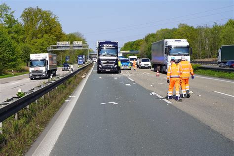 Laster Krachen Auf Der A2 Ineinander Mehrere Kilometer Stau Castrop