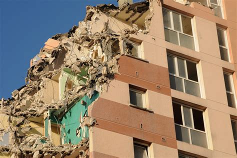 Crolla La Tettoia Della Stazione Ferroviaria A Novi Sad Le Immagini