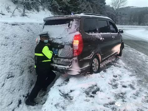 图们公安交警雪中执勤保畅通，展现最美的“雪警”澎湃号·政务澎湃新闻 The Paper