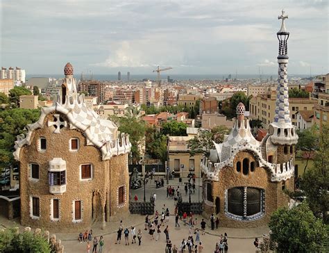 Barcelona Travel Sights - Park Guell by Antoni Gaudi | Travel eGuide