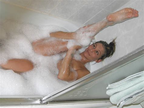 Busty MILF Leeanna Takes A Bath 16 Pics XHamster