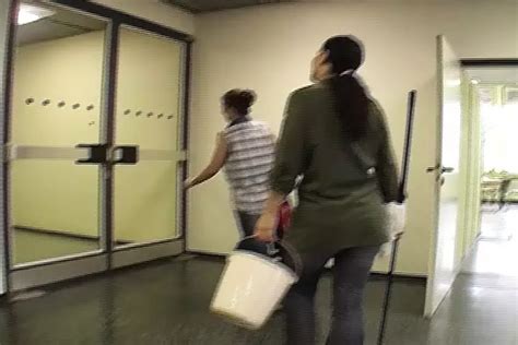 Dua Lesbian Jerman Super Seksi Berkongsi Dildo Kaca XHamster