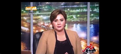 بالفيديو مذيعة تنهار على الهواء بسبب صور مخلة لها و هذا رد فعل بناتها