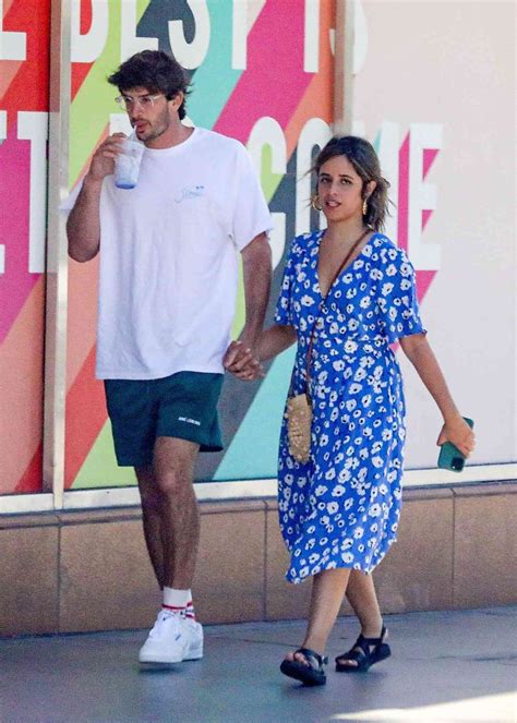 Camila Cabello y su nuevo novio se besan