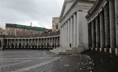 Piazza Del Plebiscito Invasa Dai Rifiuti Della Movida Due Anziani